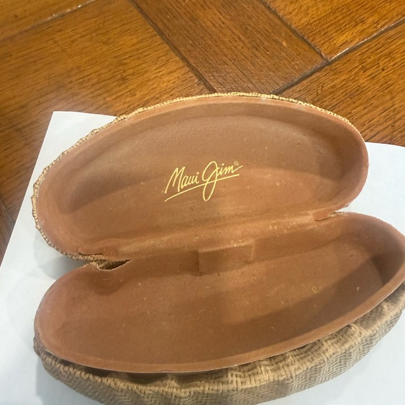 Maui Jim Brown Sunglasses with Tan Case - Picture 2 of 7